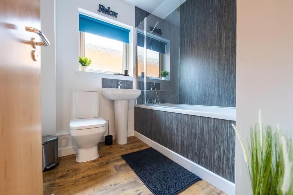Modern City Centre Apartment In Inverness Exteriör bild
