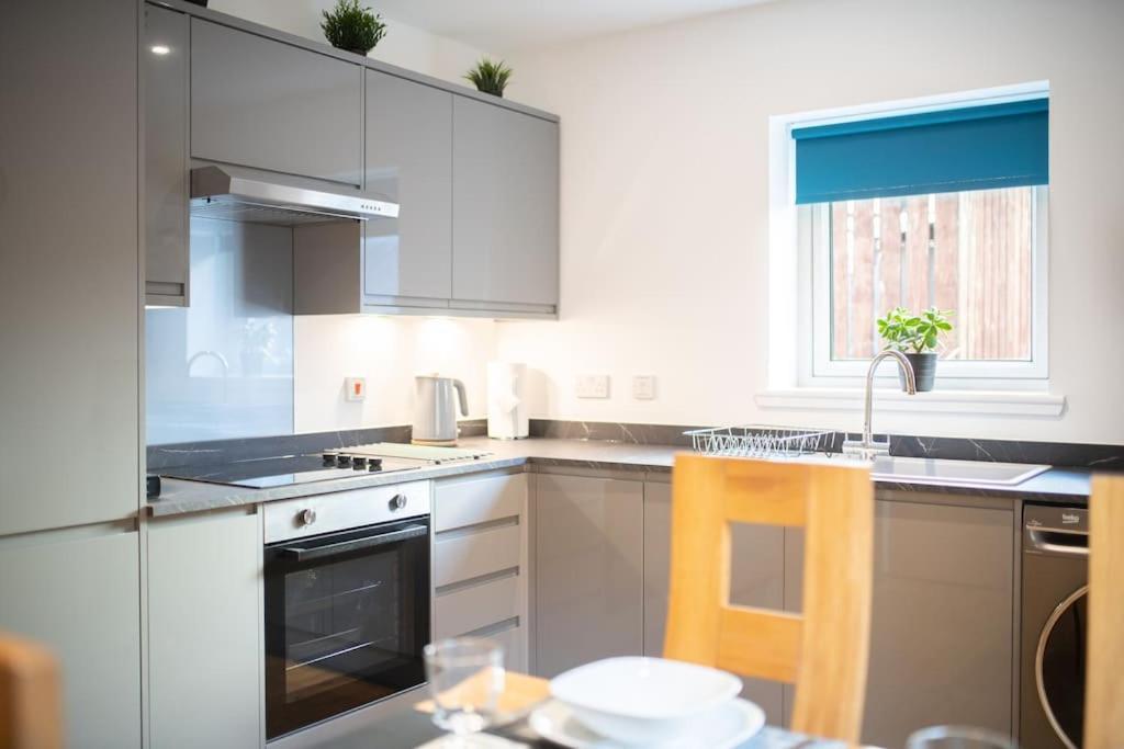 Modern City Centre Apartment In Inverness Exteriör bild